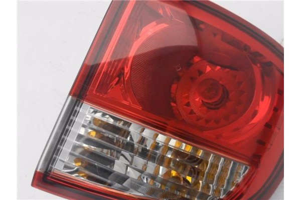 Recambio de piloto trasero derecho para ssangyong kyron 2.0 200 xdi referencia OEM IAM 8360209  