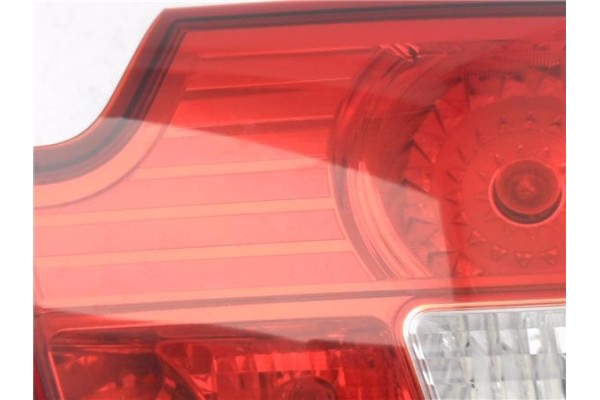 Recambio de piloto porton trasero derecho para ssangyong kyron 2.0 200 xdi referencia OEM IAM 8360409  