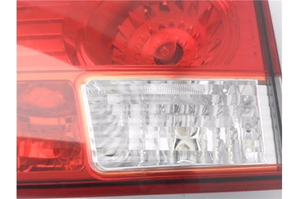 Recambio de piloto porton trasero derecho para ssangyong kyron 2.0 200 xdi referencia OEM IAM 8360409  