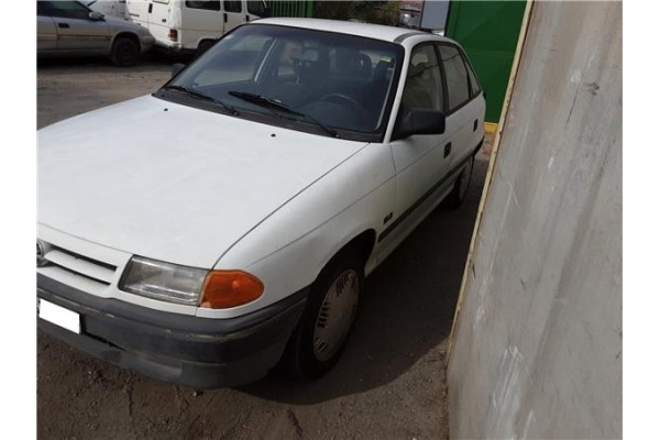opel astra f berlina del año 1992