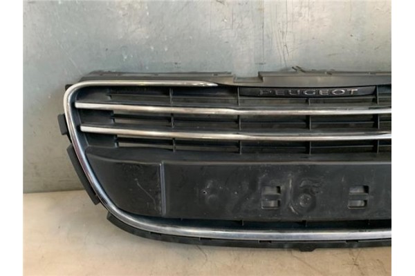 Recambio de rejilla capo para peugeot 508 1.6 active referencia OEM IAM 9686571877  