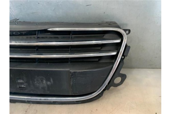 Recambio de rejilla capo para peugeot 508 1.6 active referencia OEM IAM 9686571877  