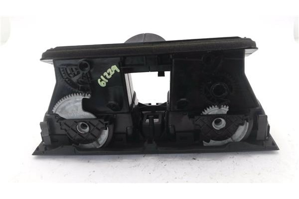 Recambio de rejilla entrada de aire para volkswagen golf vi (5k1) 1.6 advance referencia OEM IAM 5K0819728 5K0815735 