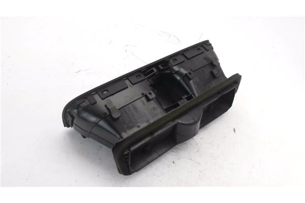 Recambio de rejilla entrada de aire para volkswagen golf vi (5k1) 1.6 advance referencia OEM IAM 5K0819728 5K0815735 