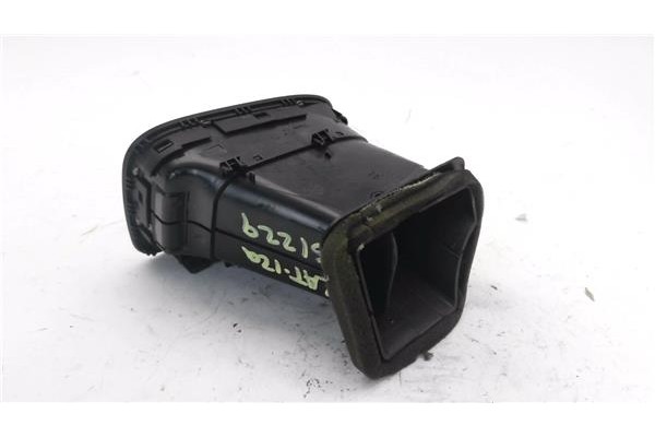Recambio de rejilla entrada de aire para volkswagen golf vi (5k1) 1.6 advance referencia OEM IAM 5K0819710D 5K0819704K 