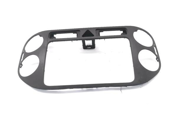 Recambio de embellecedor consola central para volkswagen golf v plus (5m1) 2.0 tdi 16v referencia OEM IAM 5M0858071J  