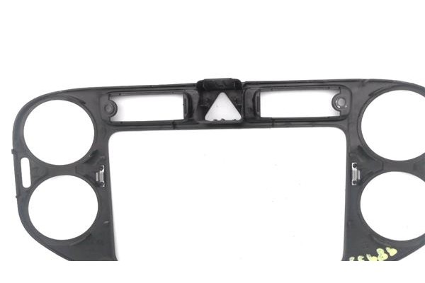 Recambio de embellecedor consola central para volkswagen golf v plus (5m1) 2.0 tdi 16v referencia OEM IAM 5M0858071J  