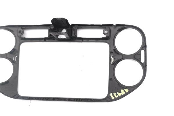 Recambio de embellecedor consola central para volkswagen golf v plus (5m1) 2.0 tdi 16v referencia OEM IAM 5M0858071J  