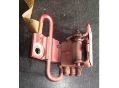 BISAGRA INF. PUERTA DELANTERO IZQUIERDA 