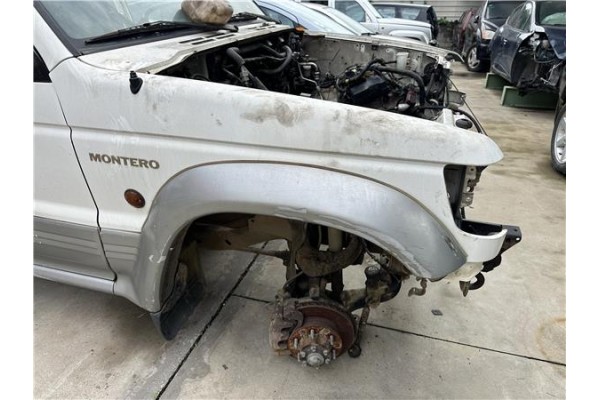 Recambio de aleta delantero derecha para mitsubishi montero (v20/v40) 2.8 d a las 4 ruedas (v46w, v26w) referencia OEM IAM MB835