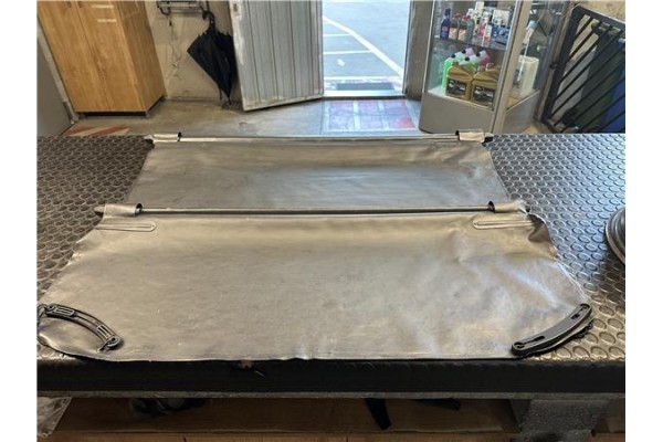 Recambio de bandeja trasero para volvo c30 1.6 d referencia OEM IAM 30673153  