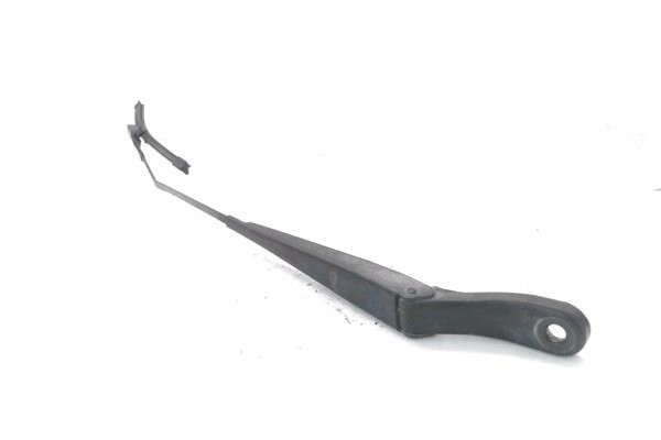 Recambio de brazo limpiaparabrisas delantero derecho para peugeot partner tepee 1.6 premium referencia OEM IAM 9682974780  