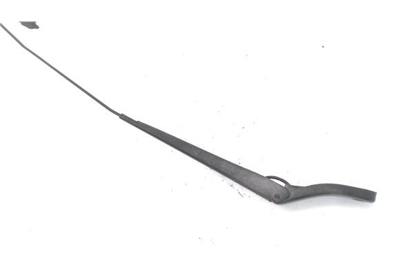 Recambio de brazo limpiaparabrisas delantero derecho para peugeot partner tepee 1.6 premium referencia OEM IAM 9682974780  