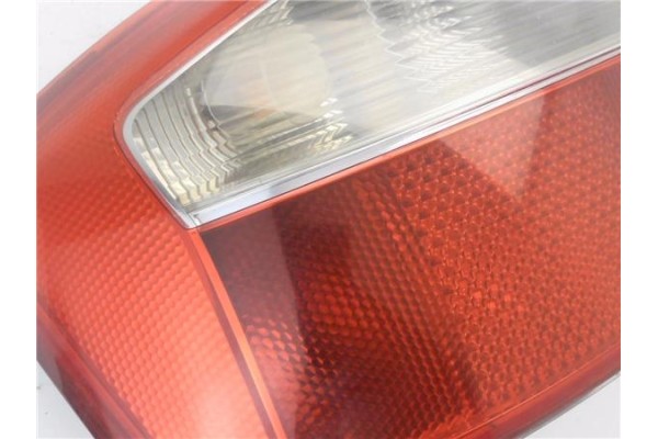 Recambio de piloto trasero izquierdo para audi a4 berlina (8e) 1.9 tdi (96kw) referencia OEM IAM 9EL15392300  
