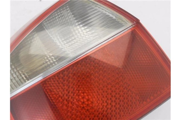 Recambio de piloto trasero izquierdo para audi a4 berlina (8e) 1.9 tdi (96kw) referencia OEM IAM 9EL15392300  