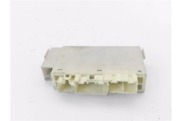 Recambio de caja fusibles/rele para toyota prius (zvw30) 1.8 hybrid referencia OEM IAM 8264147040 72818695 