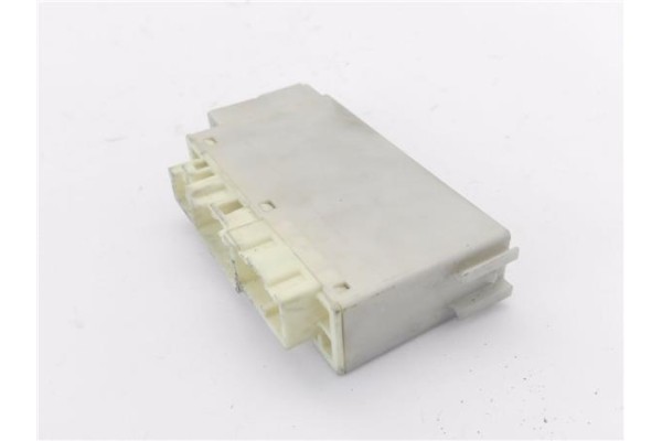 Recambio de caja fusibles/rele para toyota prius (zvw30) 1.8 hybrid referencia OEM IAM 8264147040 72818695 