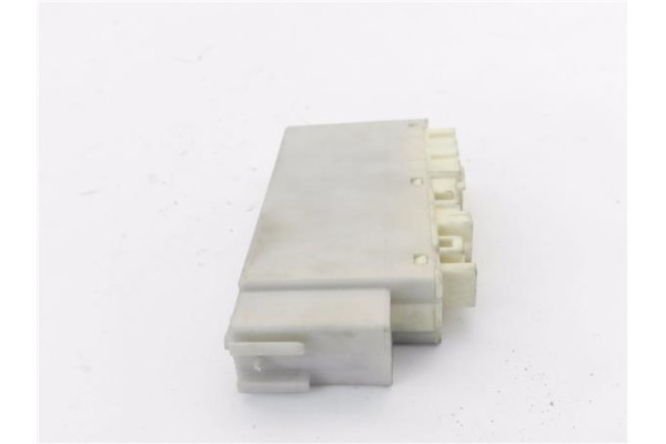 Recambio de caja fusibles/rele para toyota prius (zvw30) 1.8 hybrid referencia OEM IAM 8264147040 72818695 