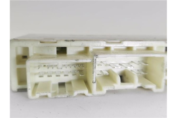 Recambio de caja fusibles/rele para toyota prius (zvw30) 1.8 hybrid referencia OEM IAM 8264147040 72818695 