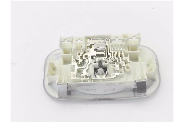 Recambio de luz trasero central techo para citroen jumpy furgón 1.6 confort m referencia OEM IAM 9682063980  
