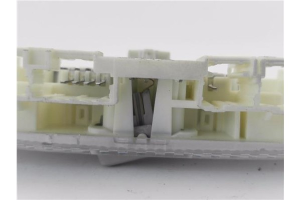 Recambio de luz trasero central techo para citroen jumpy furgón 1.6 confort m referencia OEM IAM 9682063980  