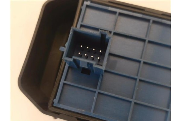 Recambio de mando elevalunas delantero izquierdo para peugeot bipper 1.4 básico referencia OEM IAM 241001402  