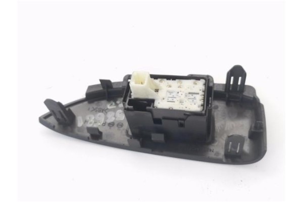 Recambio de mando elevalunas trasero derecho para toyota prius (zvw30) 1.8 hybrid referencia OEM IAM 7427147060  