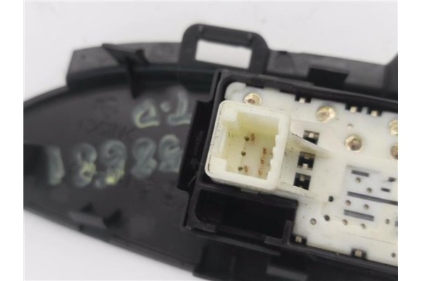 Recambio de mando elevalunas trasero derecho para toyota prius (zvw30) 1.8 hybrid referencia OEM IAM 7427147060  