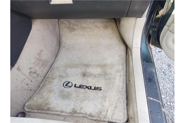 Recambio de alfombrilla delantero izquierda para lexus is 200 (gxe10) 2.0 automático referencia OEM IAM   