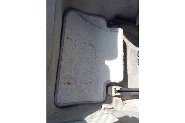 Recambio de alfombrilla delantero izquierda para lexus is 200 (gxe10) 2.0 automático referencia OEM IAM   