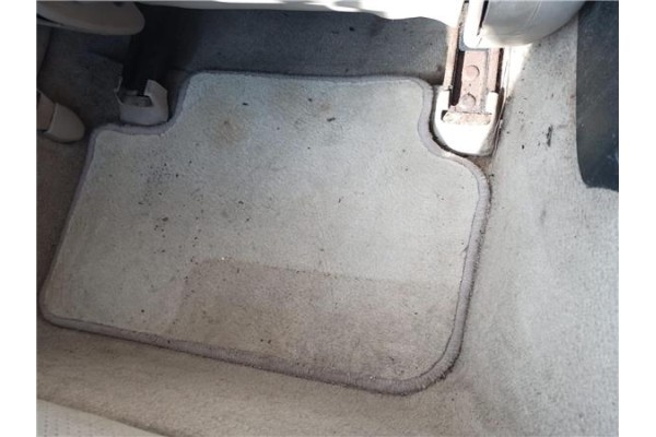 Recambio de alfombrilla delantero izquierda para lexus is 200 (gxe10) 2.0 automático referencia OEM IAM   