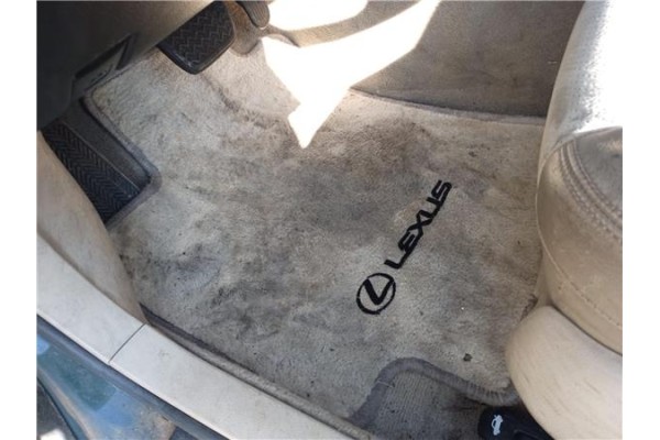 Recambio de alfombrilla delantero izquierda para lexus is 200 (gxe10) 2.0 automático referencia OEM IAM   