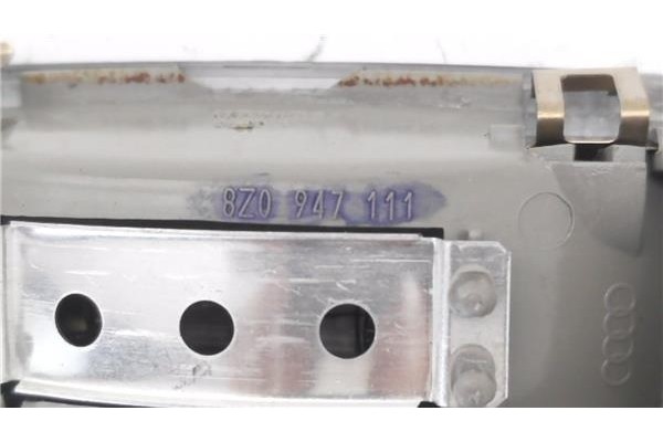 Recambio de luz delantero central techo para audi a2 (8z) 1.4 referencia OEM IAM 8Z0947111  
