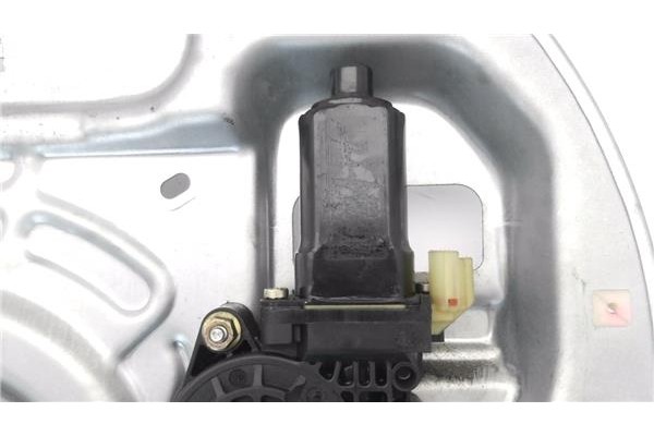 Recambio de elevalunas electrico delantero izquierdo para hyundai tucson (jm) 2.0 crdi a las 4 ruedas referencia OEM IAM 824702E