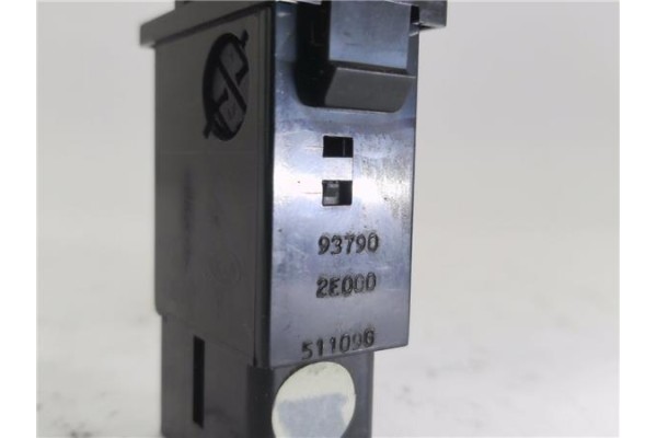 Recambio de interruptor luces emergencia para hyundai tucson (jm) 2.0 crdi a las 4 ruedas referencia OEM IAM 937902E000  