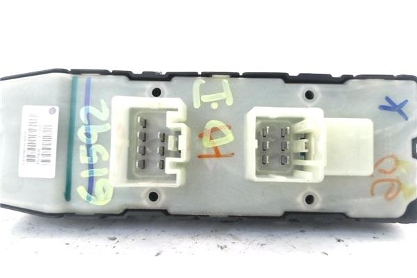 Recambio de mando elevalunas para dodge caliber (pm) 2.0 se referencia OEM IAM 56040691AD  