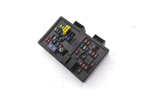 Recambio de caja fusibles/rele para chevrolet captiva 2.0 d referencia OEM IAM 96821082  