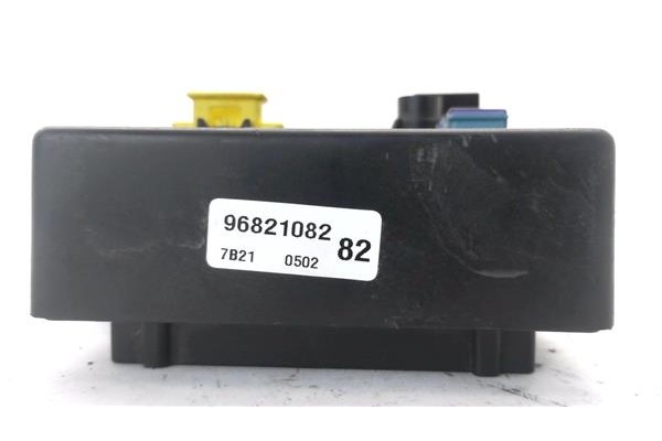 Recambio de caja fusibles/rele para chevrolet captiva 2.0 d referencia OEM IAM 96821082  