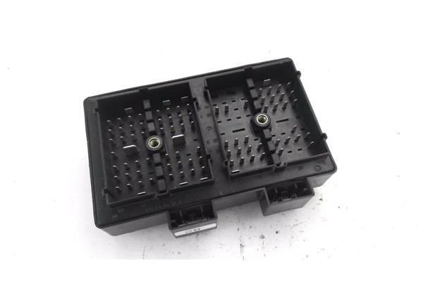 Recambio de caja fusibles/rele para chevrolet captiva 2.0 d referencia OEM IAM 96821082  