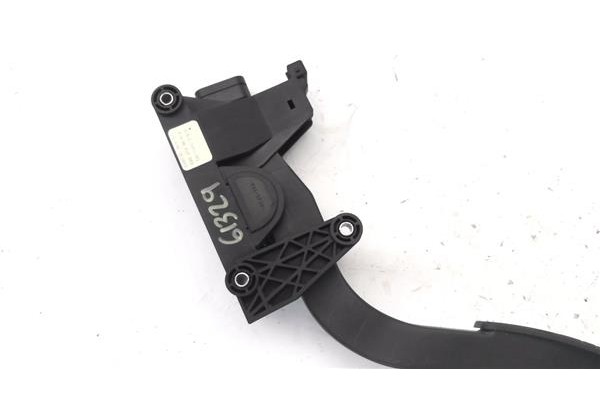 Recambio de potenciometro pedal gas para chevrolet captiva 2.0 d referencia OEM IAM 96625893  