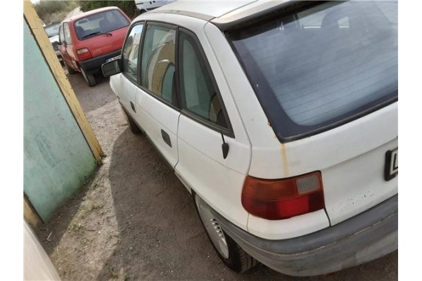 opel astra f berlina del año 1992