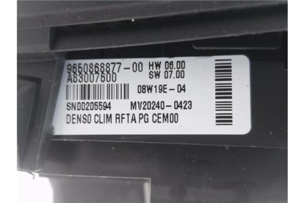 Recambio de rejilla entrada de aire para citroen c4 picasso 1.6 hdi referencia OEM IAM 9650868877 A83007600 