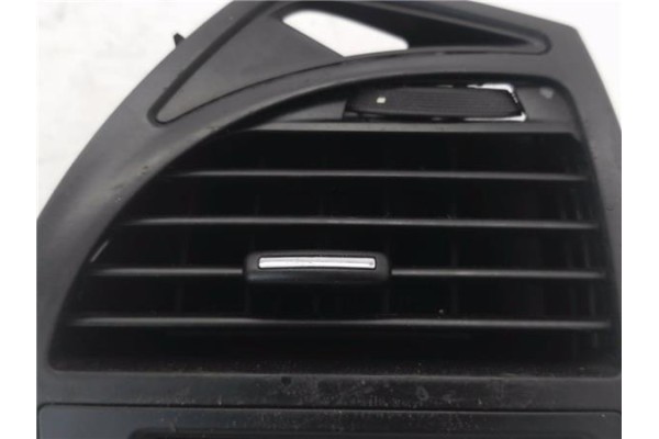 Recambio de rejilla entrada de aire para citroen c4 picasso 1.6 hdi referencia OEM IAM 9650868877 A83007600 
