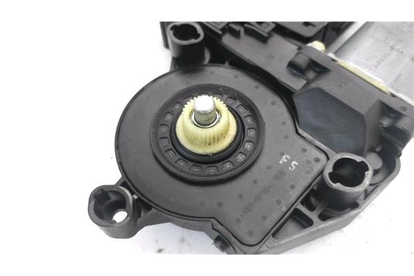 Recambio de motor elevalunas delantero izquierdo para audi a2 (8z) 1.4 referencia OEM IAM 5WK48718BBF 0130821764 