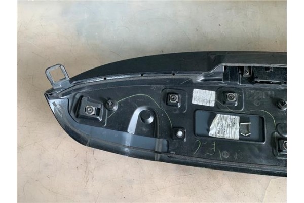 Recambio de aleron trasero para renault clio iv 1.2 expression referencia OEM IAM 960307284R T0000112993 