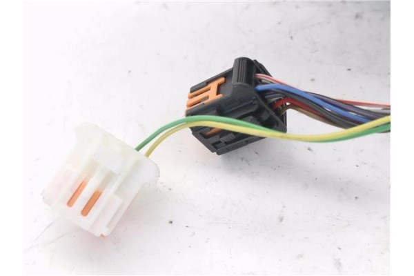 Recambio de retrovisor electrico izquierdo para peugeot 3008 1.2 allure referencia OEM IAM E20415163  