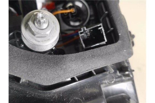 Recambio de piloto trasero derecho para peugeot 3008 1.2 allure referencia OEM IAM 9810477080 81550201 