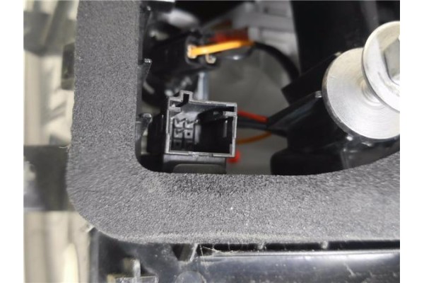Recambio de piloto trasero izquierdo para peugeot 3008 1.2 allure referencia OEM IAM 9810477180 81550101 