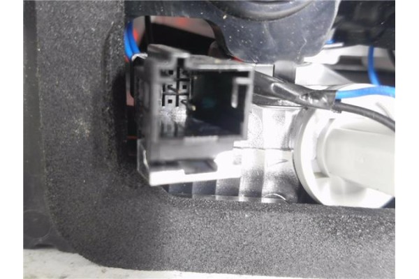 Recambio de piloto porton trasero izquierdo para peugeot 3008 1.2 allure referencia OEM IAM 9810477880 81560101 