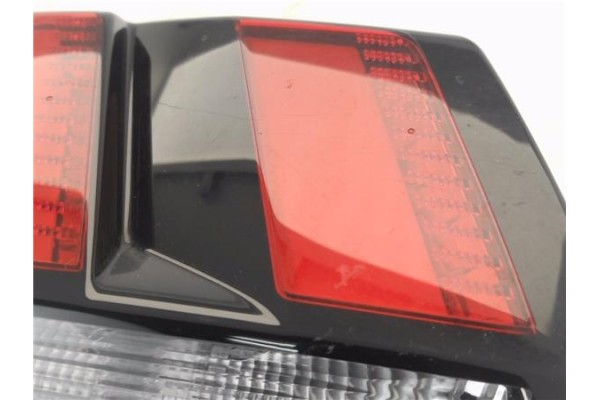 Recambio de piloto porton trasero izquierdo para peugeot 3008 1.2 allure referencia OEM IAM 9810477880 81560101 